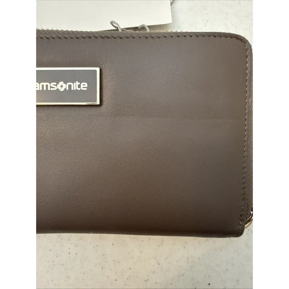 Samsonite Leather Zip Around Travel Wallet Army Grey Women’s NEW